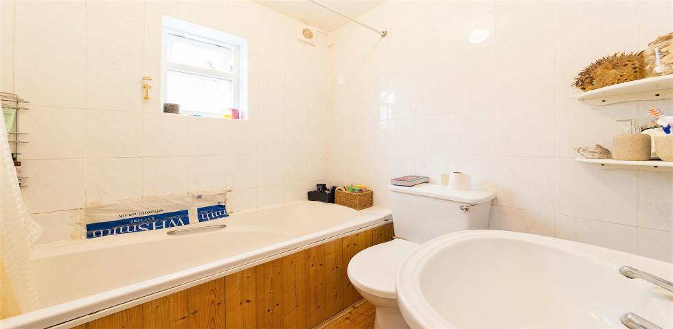 			PRIVATE GARDEN, 1 Bedroom, 1 bath, 1 reception Flat			 Kenilworth Road, KILBURN